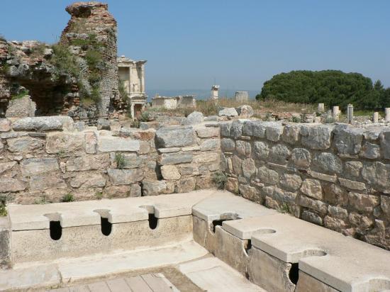 Antiques latrines publiques, Éphèse - Turquie