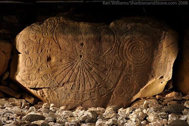 Gnomon de Knowth - Irlande, 5300 ans