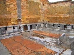 Antiques latrines d'Ostia - Italie