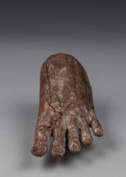 Pied gauche fragment de statue datation inconnue