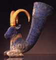 Rhyton achémenide en or et lapis lazuli (VIe - Ve siècle av. J.C.)